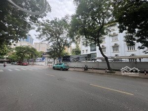 cho thuê nhà mặt phố nguyễn thị định 90m2 , mặt tiền 8m, 5 tầng. giá 100tr