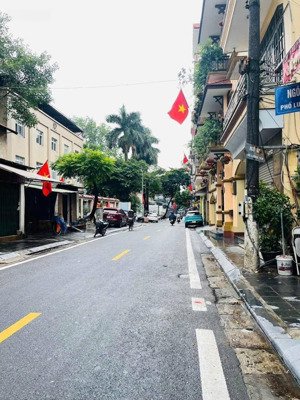 bán đất tặng nhà mặt phố lê quý đôn - lương yên trước nhà ô tô tránh dt 90m,mt 4.5m giá cực tốt.