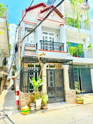 nhà 2 mặt tiền mới , 65m2, 3 tầng kiên cố, 3pn, dễ kinh doanh, sát tân bình, giá chỉ nhỉnh 7 tỷ