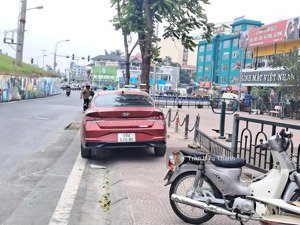 nhà 5 tầng - kinh doanh - thang máy. 2 vỉa hè - sẵn 20tr/ tháng. giá chỉ 10ty