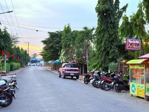 cần bán mặt tiền siêu đẹp ngang 28m ngay trung tâm thị trấn châu thành (quán cafe an nhiên)