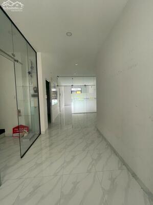 CHO THUÊ TẦNG VĂN PHÒNG ĐỐI DIỆN TRƯỜNG VINSCHOOL 100M2 NGĂN 3 PHÒNG