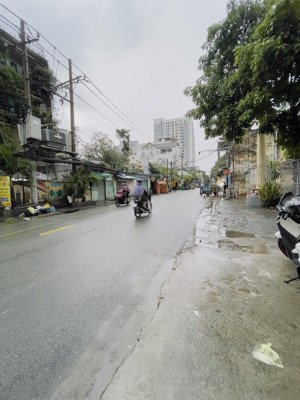 bán nhà nguyễn khoái quận 4 -
51.1m ngang 3.9m dài 13.5m