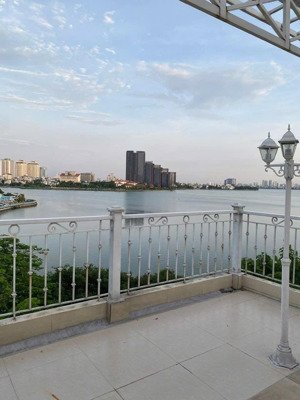 nhà mặt phố tại nhật chiêu 1 mp một mặt ngõ ô tô - view hồ - nhà mới - dtich 110m mặt tiền 6,6m .
