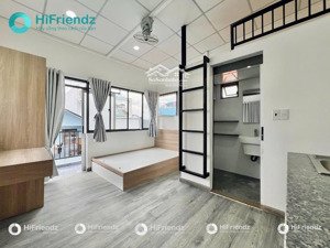 chính chủ cho thuê căn duplex bancol lớn full nội thất ngay ngã tư hàng xanh