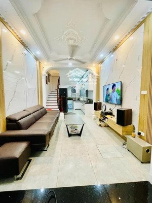 bán nhà đường láng - trung tâm đống đa - nhà đẹp ở ngay, full nội thất, 3pn, ngõ nông, chỉ 8.5 tỷ