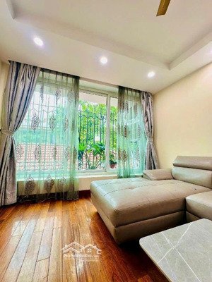 nhà đẹp đặng thai mai 30m2 3 nhà ra ô tô gần hồ tây 6 tầng ở ngay, cho thuê tốt
