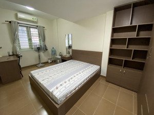 phòng cao cấp, đầy đủ tiện nghi. gần đài truyền hình và trường khoa học xã hội & nhân văn 200 mét..