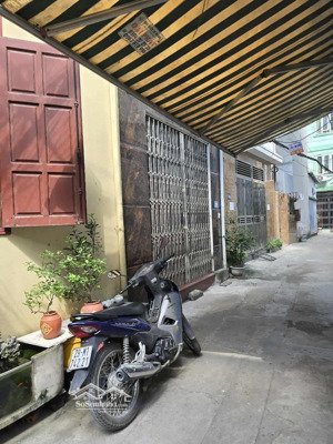 cạnh trường th thanh liệt,30m ra ngõ oto tránh, dt 35m2 5 tầng giá 6.7 tỷ sđcc