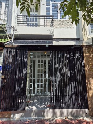 cho thuê nhà mới, đẹp nguyên căn mặt tiền đường 783 tạ quang bửu (đường số 5 nối dài) p4, q8.