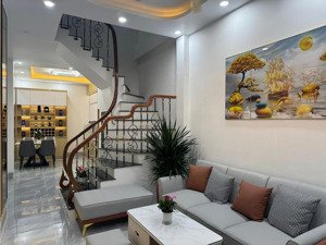 nhà đẹp liễu giai, vài bước ra phố, ngõ ba gác chạy, full nội thất mới, sổ chính chủ, 42m2*4t