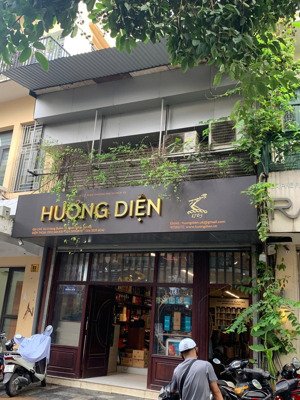 cho thuê phố hàng gai dt 120m x 3t,thông sàn,thời trang du lịch,cực tốt cho nhận diện thương hiệu