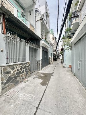 (s66m2)nở hậu, nhà 2 tầng, thích quảng đức, p.5 (p,đức nhuận) chỉ 8.7 tỷ tl.