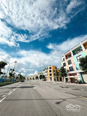 chuyển nhượng shophouse mặt sông phố đi bộ