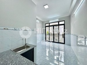 phòng mới 100% 28m2 ban công ngay lý thường kiệt full nội thất gần đh văn hiến đh bách khoa