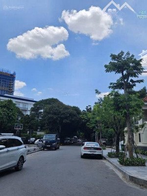 bán toà nhà 8 tầng vũ phạm hàm, trần kim xuyến, cầu giấy. mặt tiền 6m, vỉa hè 4m.