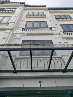 bán nhà phạm văn đồng 59m2, phân lô, ô tô, nội thất chủ tặng, nhỉnh 10tỷ.