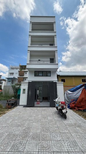 cho thuê nhà mt 6 tầng, 9 phòng tại trương văn bang, bình trưng tây, q2, dt 5x20.5m, 60 triệu