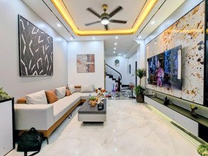 bán nhà cầu giấy - 30m2 5 tầng - ngõ thông - 30m ra ô tô - tiện ích ngập tràn - 7.x tỷ có tl