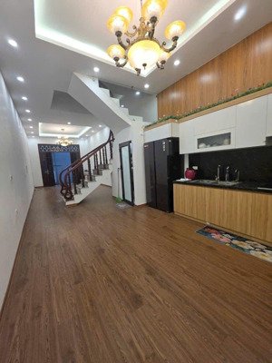 bán nhà dân xây thượng thanh 52m_3 ngủ,chỉ 6.4 tỷ