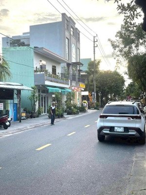 bán gấp nhà mặt tiền thái thị bôi, nở hậu, hướng đông, sẵn doanh thu 30 tr/th, có bớt