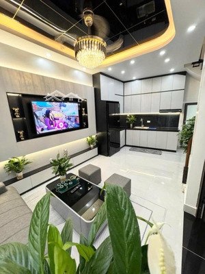 nhà đẹp vị trí đẹp về ở luôn quận hai bà trưng. ô tô qua nhà - ngõ thông - gần phố