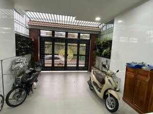 nhà phố diện tích 5x20 , hướng đông bắc ,khu dân cư intresco 13e dân trí cao , rộng rãi , thoải mái