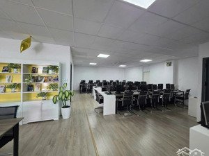 văn phòng diện tích 173m2 mặt tiền nguyễn xí đoạn 2 chiều ngay vincom.