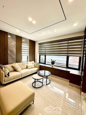 5,8 tỷ nhà 36 m2 5 tầng - long biên nhà mới tinh - nội thất hiện đại - thoáng . sáng .