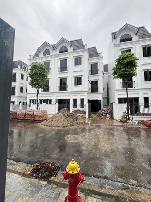 bán gấp biệt thự mễ trì thượng. 140m2, mt 10m, 4 tầng. giá đầu tư 42 tỷ. sổ đỏ cc. 