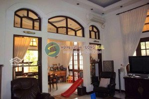 biệt thự siêu đẹp - khu đẳng cấp quận 2 - 22 x25 m (~550 m2) 3 tầng hồ bơi - hđt: 150 tr. gía 80 tỷ