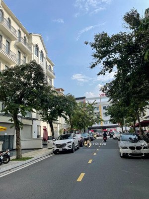 bán căn t2-36 giá 19 tỷ bao hết đã có sổ, vị trí đẹp, hoàn thiện 1 trệt, đầu tư cực tốt!