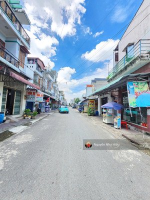 bán nhà 1 trệt 2 lầu ngay chợ bình hòa 1 p.bình hòa tp.thuận an