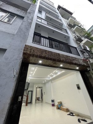 nhà hồng tiến mới đẹp - ô tô vào nhà - vị trí đắc địa - đầy đủ nội thất xịn sò - 7 tầng thang máy