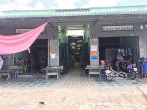 bán dãy trọ 10x40m, có 18 phòng + 2 ki ốt ngay khu công nghiệp, sát bên chợ bờ ngựa giá 1 tỷ 3