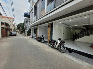 ngay ql 6, trục chính kinh doanh, sẵn nhà, đất quận, đầu tư siêu lợi nhuận