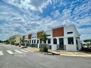 cho thuê căn 1 trệt 1 lửng trong kcn phước đông giá 7tr 2pn nhà trống gẵn sẵn 2 máy lạnh ở ngay