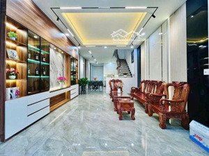 nhà full nội thất mới 4,5*17m 3lầu st 4pn 5wc hxh phạm văn chiêu