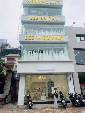 hẻm xe tải lê văn sỹ q3 thông bờ kè-cho thuê nhà ngang 6m có thang máy