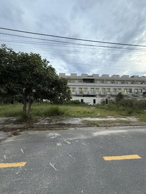 nắm chặt tay chủ một lô đất đẹp khu lakeside đường trung lập 16 ngay sau lưng shophouse giá rẻ