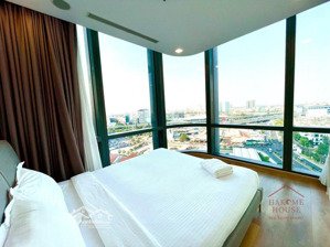 cần bán căn hộ 4pn landmark 81 view sông đẹp bao quát toàn căn hộ, sẵn sổ hồng, có thương lượng