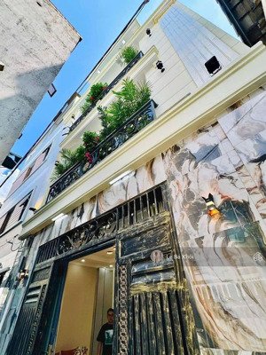 để lại giá mền chỉ 8tỷ2 hẻm 1/trương quốc dung-phú nhuận 2tầng-3pn sát chợ trần hữu trang gọi e gấp