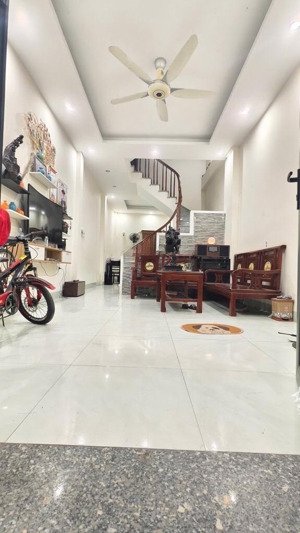 np vip đình thôn 36m .4t ,7.65tỷ , ngõ thông , kinh doanh ô tô qua nhà , sát phố , ở ngay