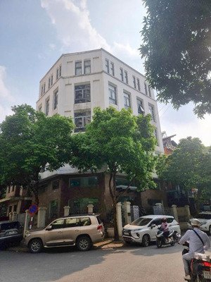 chính chủ gửi bán nhà mặt phố võ chí công:220m2,7 tầng lô góc,mt:25m.giá:thoả thuận.lh:0888999766