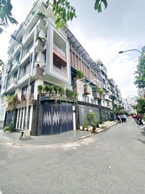 siêu phẩm phân lô cao cấp gò vấp hẻm 8m có lề nhà mới full nội thất garage ô tô 5 tầng 72m²