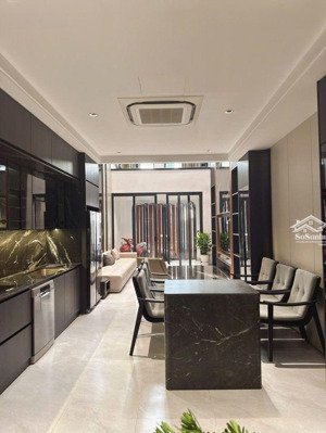 nhà mới kính koong, ô tô thang máy, sang trọng như resort 5 sao giữa phố thị nhộn nhịp