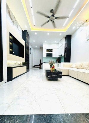 nguyễn đình hoàn, cầu giấy - 32m2 - 5 tầng - mt 4m - 8.4 tỷ - 30m ra phố - nhà mới - full nội thất