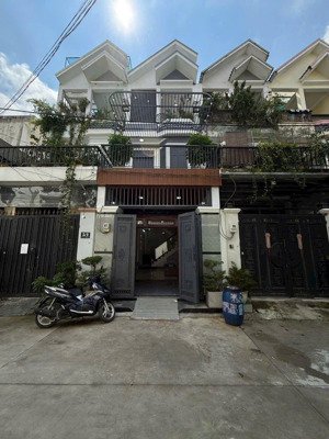 chủ nhà bán nhà trả nợ, cần bán nhà 60m2, tại cầu vượt ngã tư ga