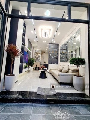 siêu phẩm cầu giấy 35m ,5 tầng, cực gần phố , ngõ rộng 3m5 , 2 thoáng, dân xây ở ngay