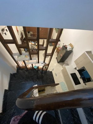 30m ra phố, nhà đẹp dân xây ở ngay, ngõ thông, ba gác, trước nhà sân rộng.dt 35m 4t mt4,2m giá9,8ty